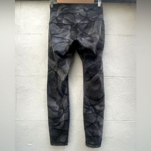 Lululemon High Rise Wonder Under Size 8 Inseam 28 - EUC